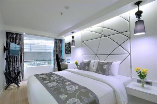 Sukhumvit Suites Bangkok - Superior room with 1 king size bed