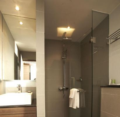 Sukhumvit Suites Bangkok - Side Bath Room View