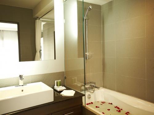 Sukhumvit Suites Bangkok - Suite room with private bathroom with bathtub