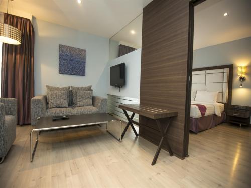 Sukhumvit Suites Bangkok - Bed room for couples